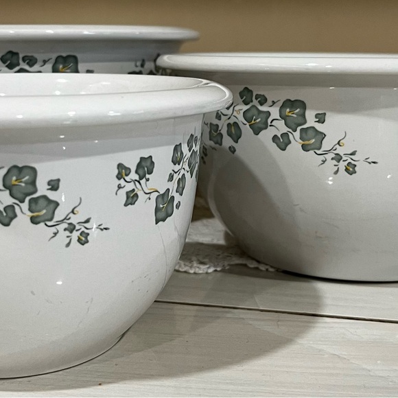Rare three pc set of Corelle Callaway Nesting Bowls 1,2,and 3 qt - Picture 1 of 6